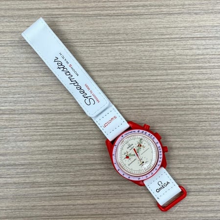 اوميقا مون واتش سواتش درجة اولى طبق الاصل