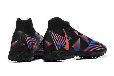 جزمة كرة قدم Nike برقبة عالية
