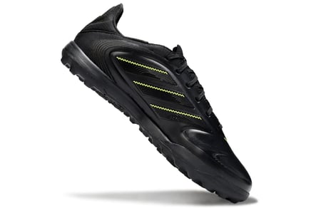 جزمة كرة قدم adidas