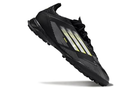جزمة كرة قدم adidas