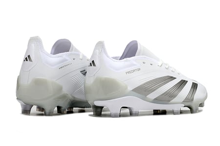 جزمة كرة قدم adidas