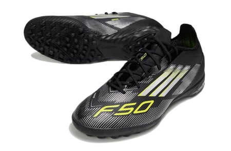 جزمة كرة قدم adidas