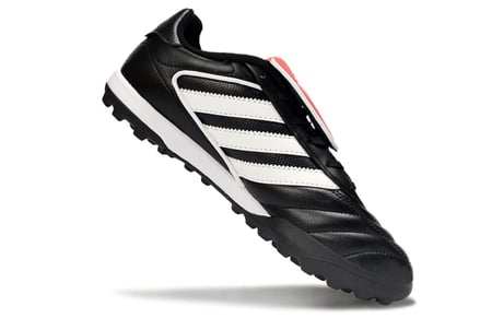 جزمة كرة قدم adidas