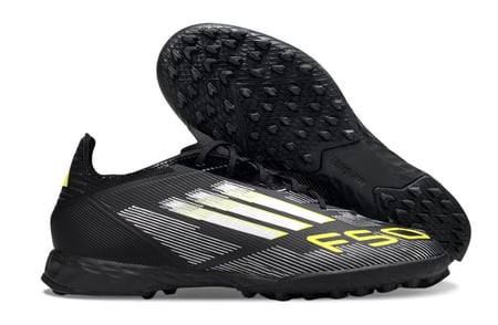 جزمة كرة قدم adidas