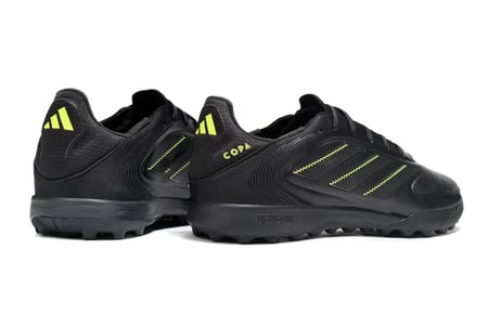 جزمة كرة قدم adidas