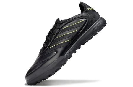 جزمة كرة قدم adidas