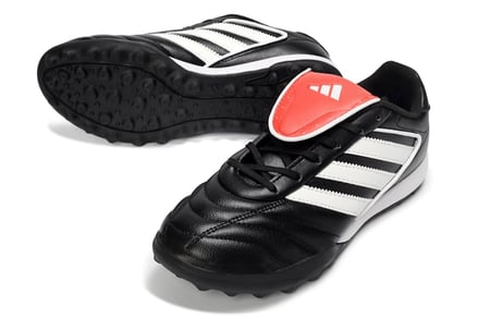 جزمة كرة قدم adidas