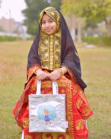 بخنق بتطريز يدوي