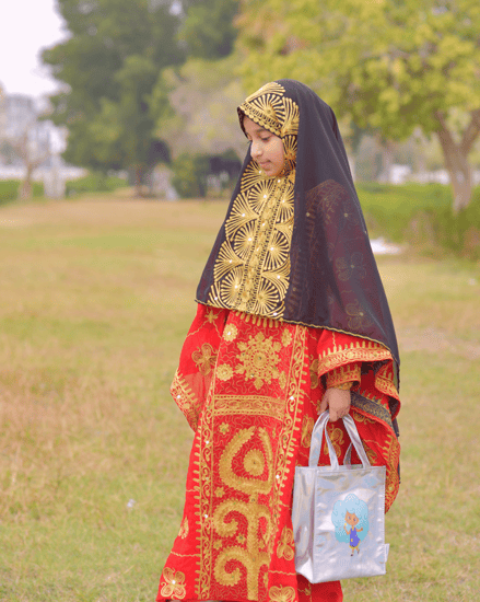 بخنق بتطريز يدوي