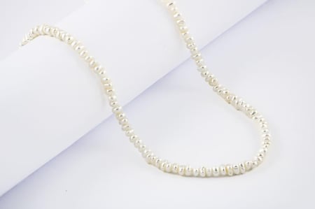 عقد ذهب عيار 18