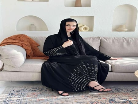 عباية سوداء تطريز كريستال الطاووس من الأكمام والجنب 7020