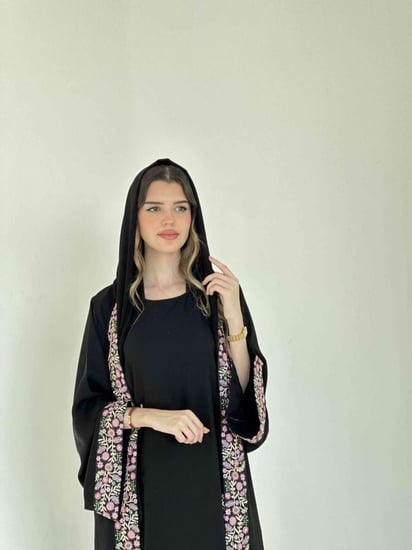 عباية مفتوحة فستان مشبوك بكلفة سدو في الأطراف والاكمام 7013 Essence of Flowers