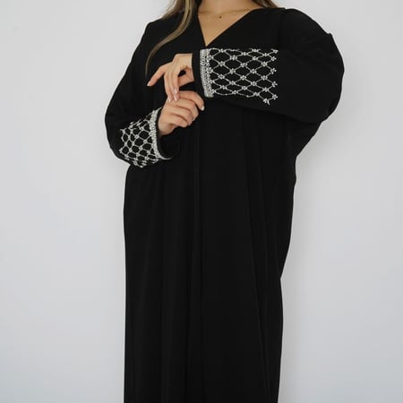 عباية سوداء مطرز بخيوط خرز 6006