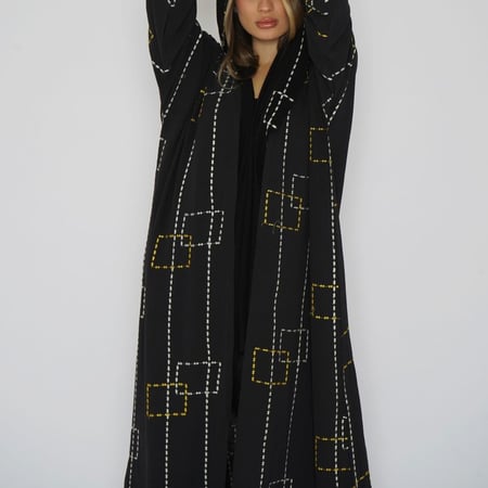 عبايات سوداء  عباية سوداء