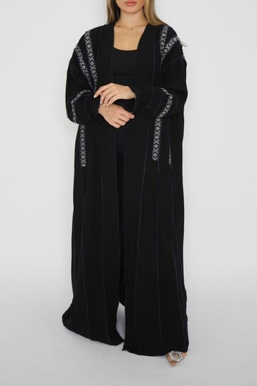 عبايات سوداء  عباية سوداء