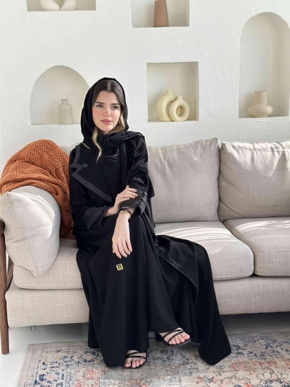 عباية جاكيت سوداء بتصميم ملكي فخم 7011