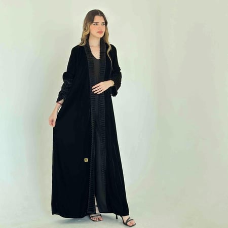 عباية شتوية  مخمل سوداء  7025