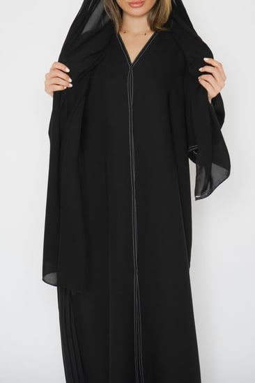 عبايات سوداء  عباية سوداء