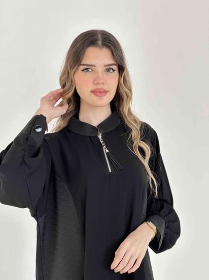 عباية سوداء راقية وعصرية بكسرات من الجنب 7014