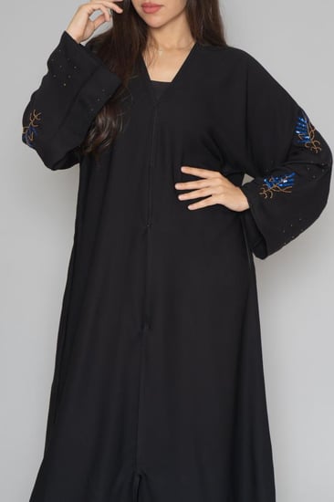 عبايات سوداء  عباية سوداء