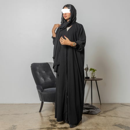 عبايه سوداء سادة بكم مزموم القفله طقطق رقم 5016