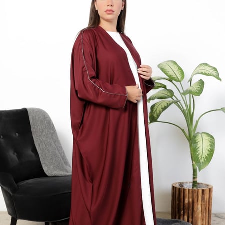 عبايه لون عودي بشت حرير مطرزة من الجنب5029