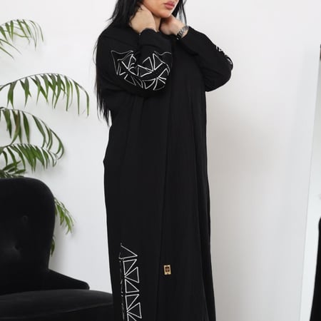 عباية سوداء فاخرة بمواصفات مخصصة N1004