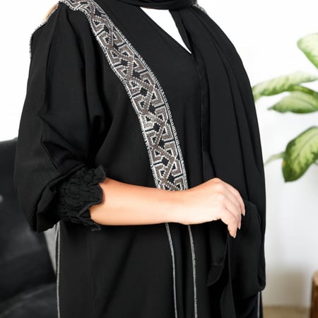 عبايه سوداء بكلفة السدو من الامام واكمام مزمومه 5041