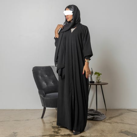 عبايه سوداء سادة بكم مزموم القفله طقطق رقم 5016