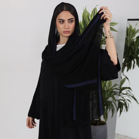 طرح سوداء بمزيج من الخطوط باللون الازرق  t3065