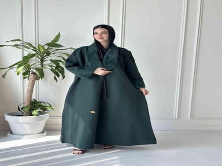 عباية شتوية زيتي | فخامة اللون للمناسبات الهامة 7027