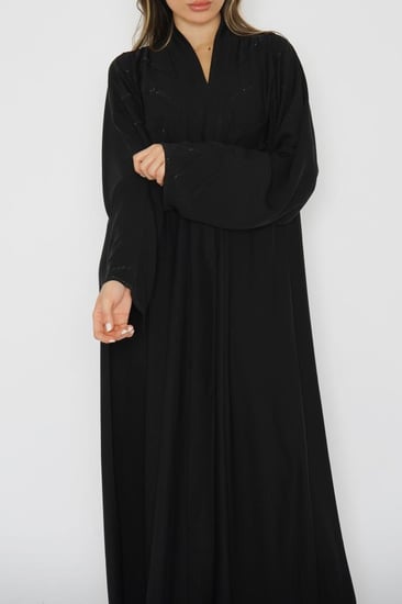 عبايات سوداء  عباية سوداء