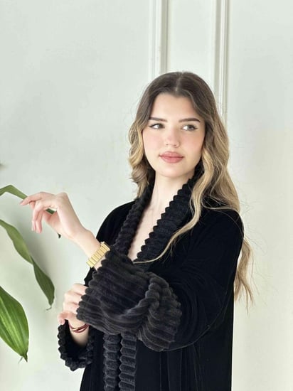 عباية شتوية  مخمل سوداء  7025