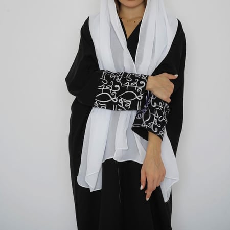 عبايات سوداء  عباية سوداء