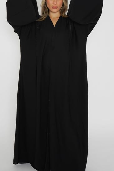 عبايات سوداء  عباية سوداء