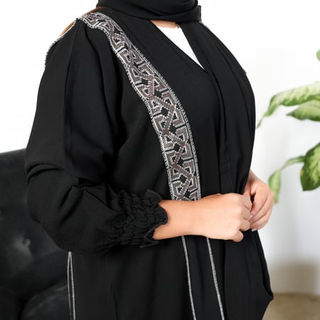 عبايه سوداء بكلفة السدو من الامام واكمام مزمومه 5041