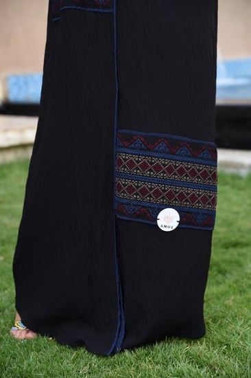 عبايه سوداء فاخره بتطريز السدو R1111