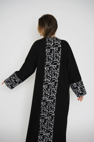 عبايات سوداء  عباية سوداء