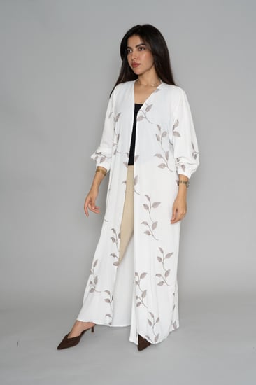 عباية  بيضاء مع خياطة يدوية على القماش 6057