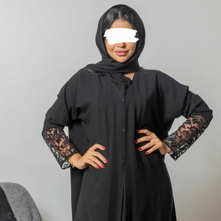 عبايه سوداء ساده بكم دانتيل فاخر 5012