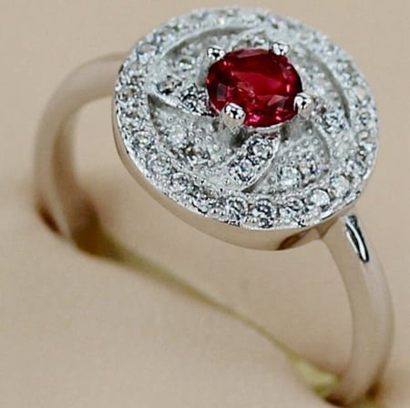 خاتم نسائي مطلي بالفضة ومزين بالزركون مقاس 7.25 أمريكي