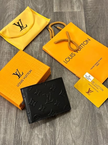 محفظة لويس فيتون