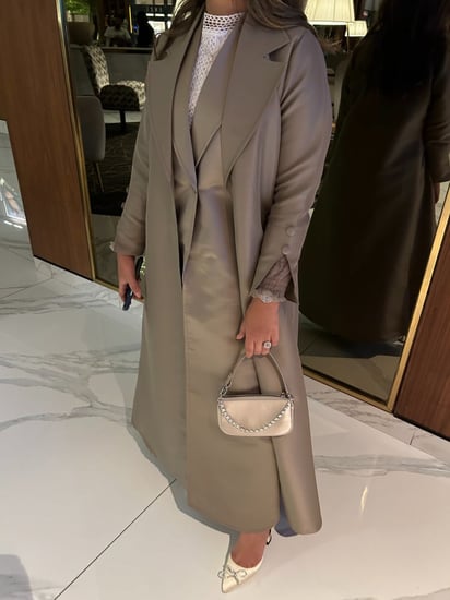 عباية رسميه مع فستان داخلي