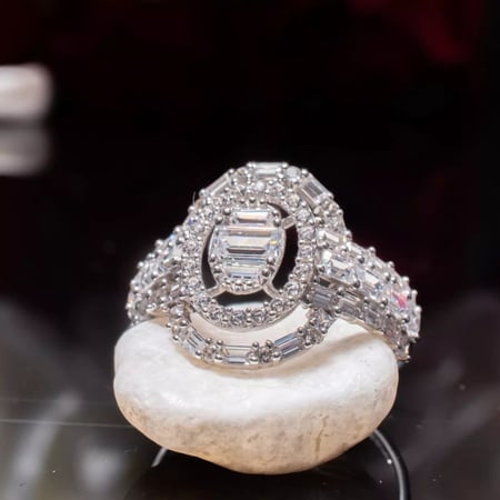 خاتم ذهب ابيض تصميم الماس