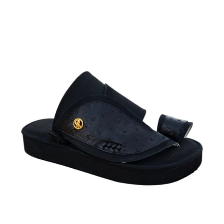 حذاء شرقي مرتفع اسود