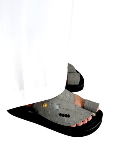 تصميم نقش التمساح بلون رصاصي