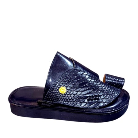 إطلالة شرقية سعودية بالحذاء الزبيري