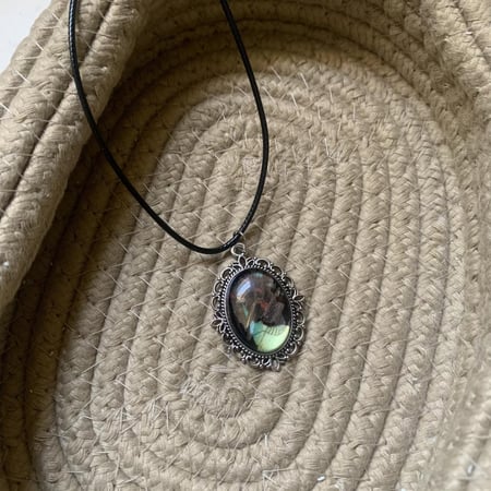 سلسال جناح فراشة