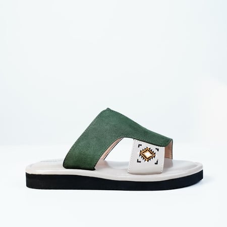 حذاء باكستاني شبابي