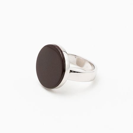 خاتم فضة حجر بني داكن دائري بارز